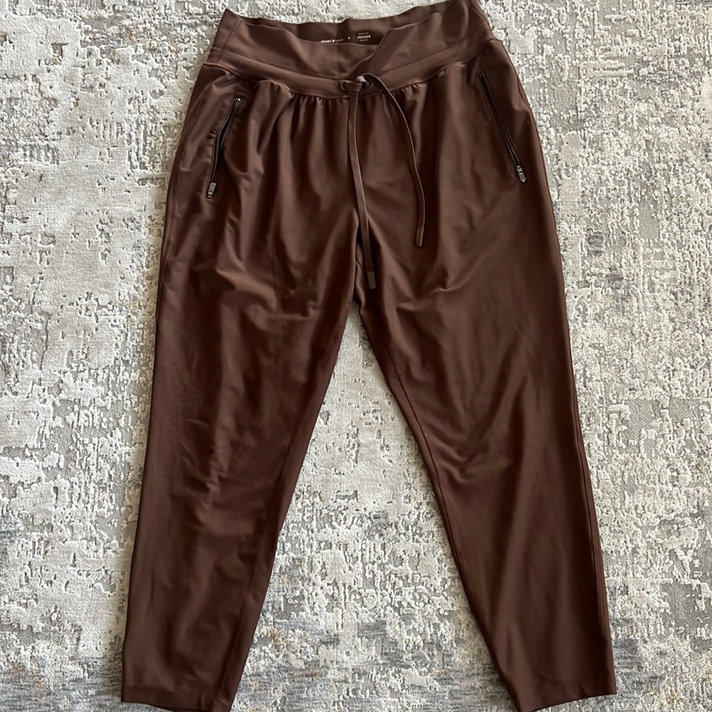 High-wasted Powersoft zip jogger pants for women. Size - Large